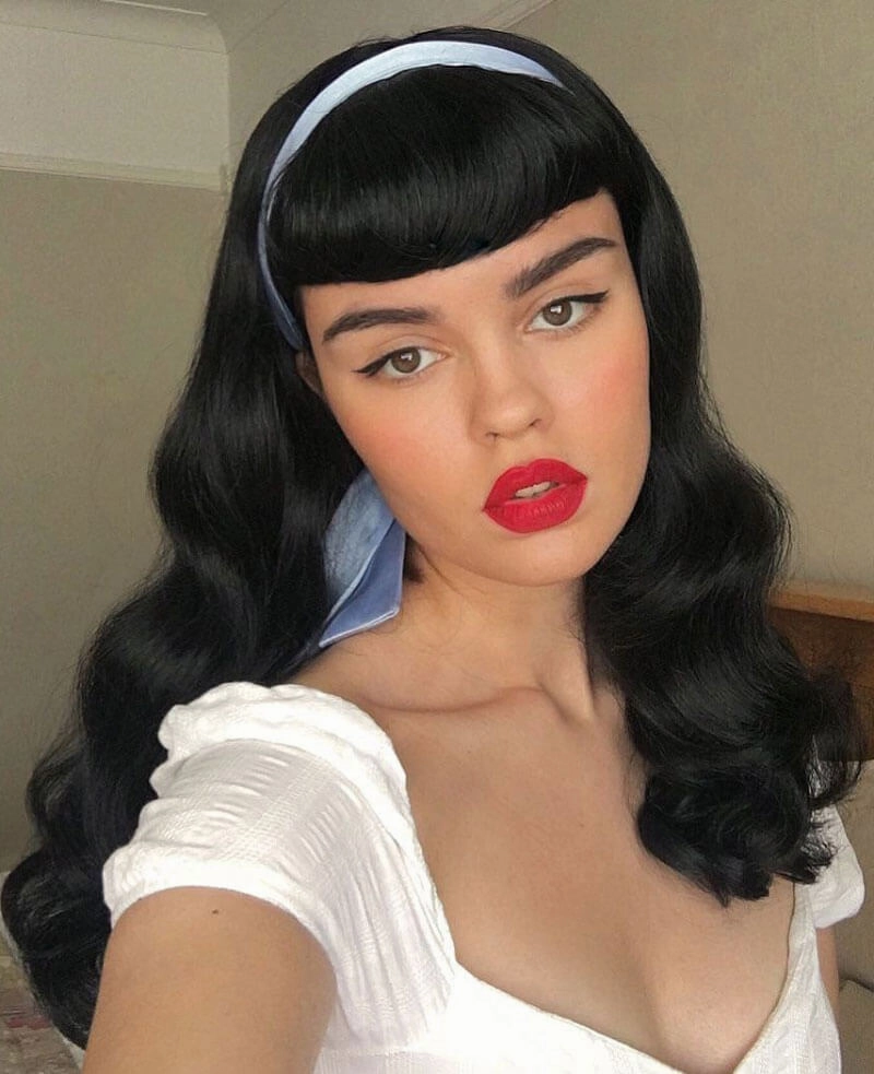 Black 1950s pinup style wig, curled with short fringe: Milena