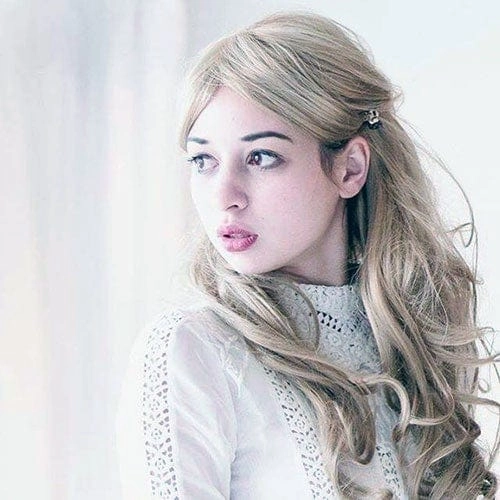 Blonde wig with big loose curls and sweeping fringe, extra long: Carly