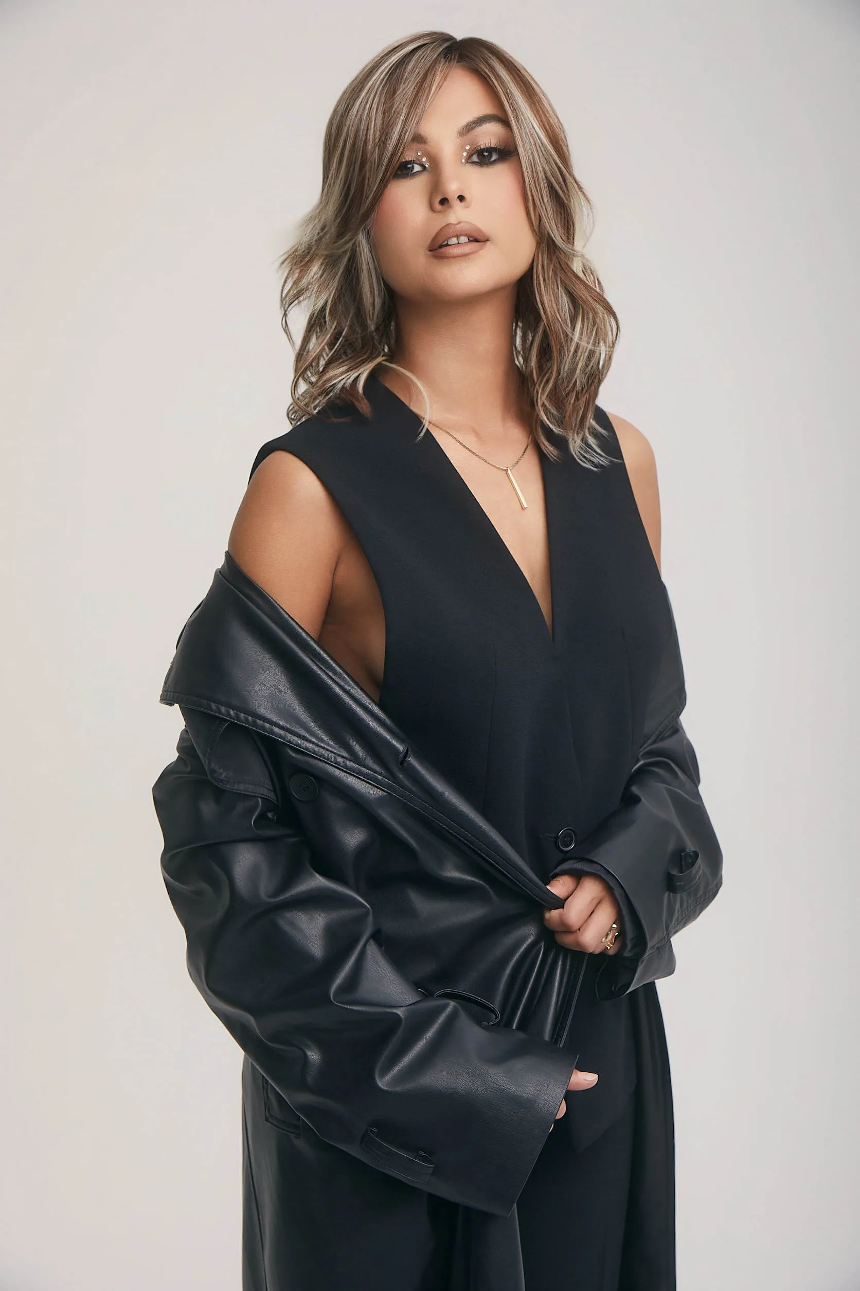 Dazzling Wavez Wig by Rene of Paris | Muse Collection | Heat Friendly Synthetic