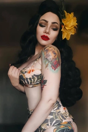 Long black pinup style wig with vintage hollywood waves: Veronica