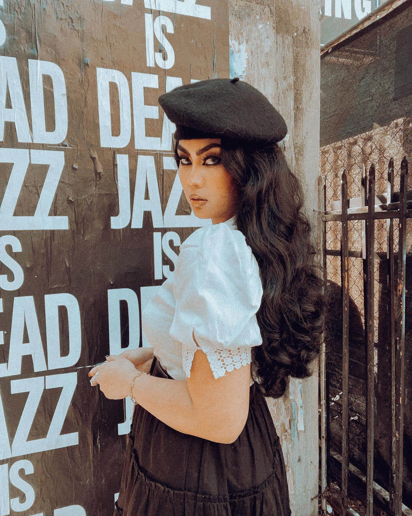 Long black pinup style wig with vintage hollywood waves: Veronica