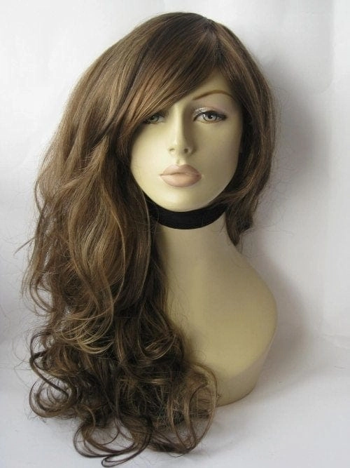 Long brown wig with gentle waves: Bella