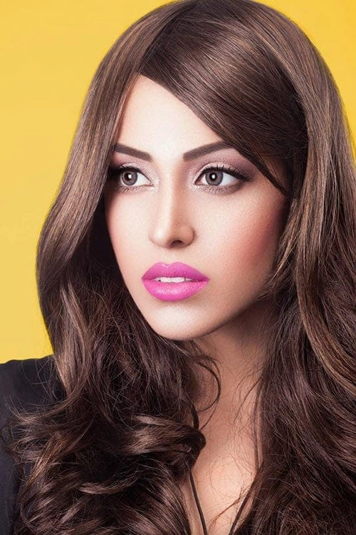 Long brown wig with gentle waves: Bella
