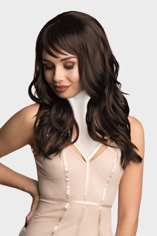 Long brown wig with gentle waves: Emma