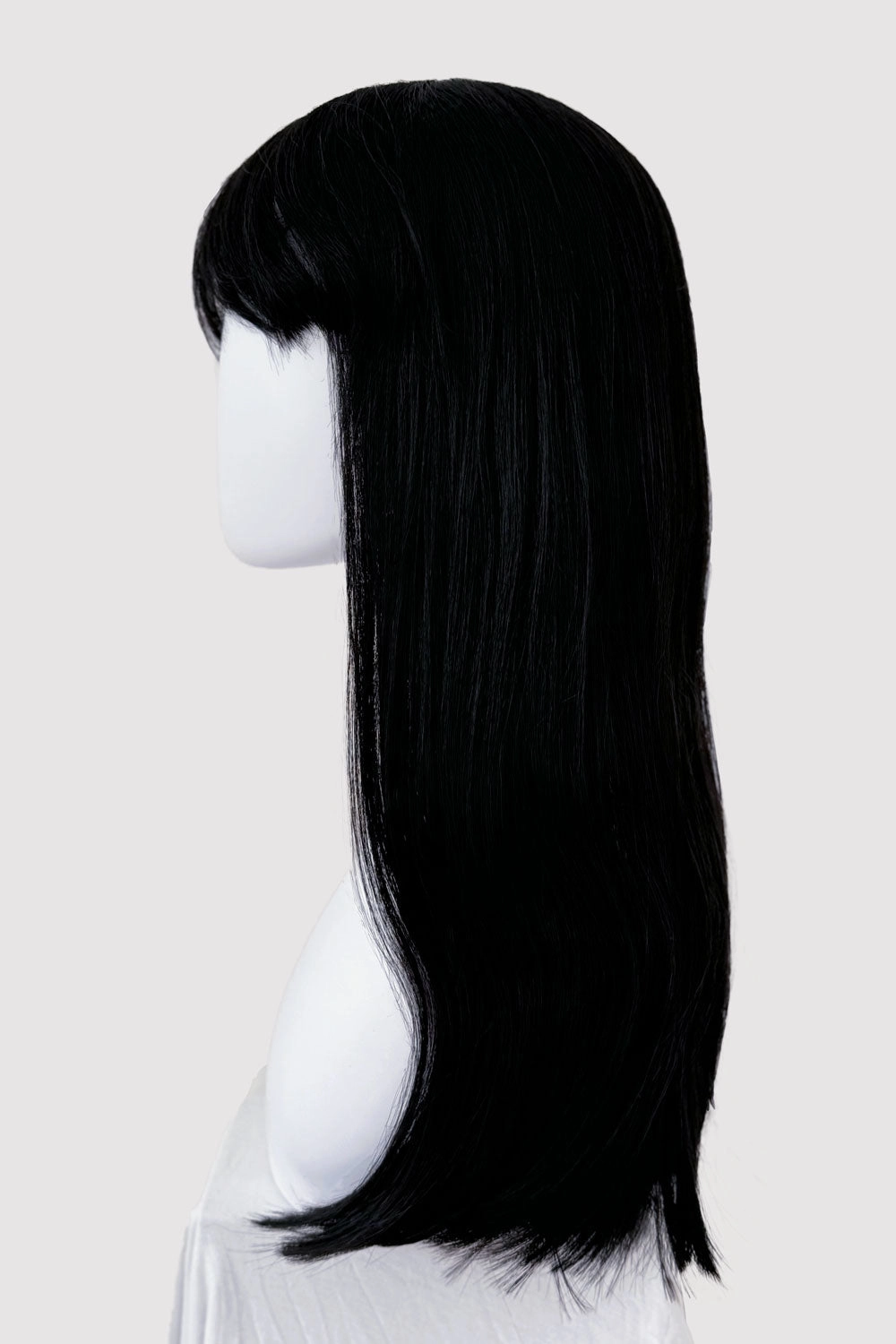 Long straight black wig with straight fringe: Carmen