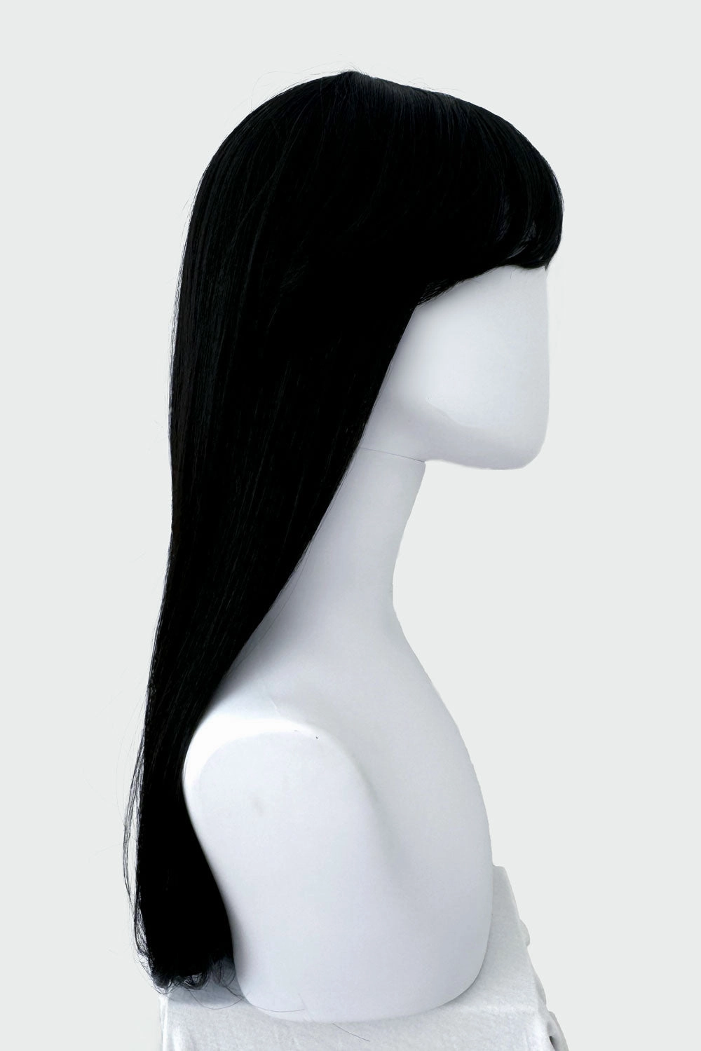 Long straight black wig with straight fringe: Carmen