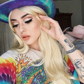 Long straight blonde wig with no fringe: Juste