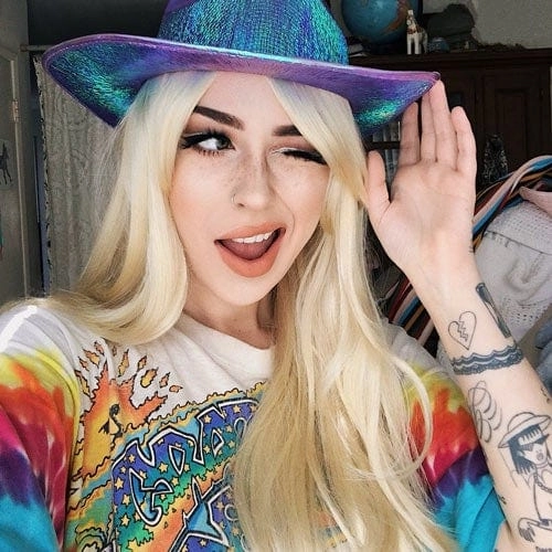 Long straight blonde wig with no fringe: Juste